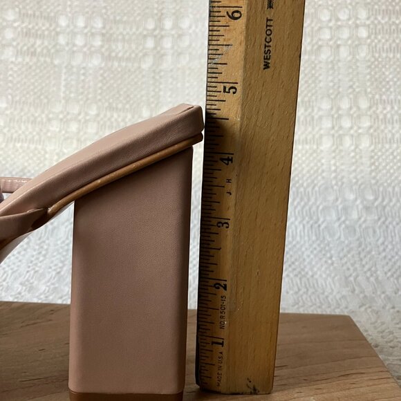 NWB Boohoo Strappy Block Heel Mule Nude Size US 8 EU41 Wide - Picture 6 of 11